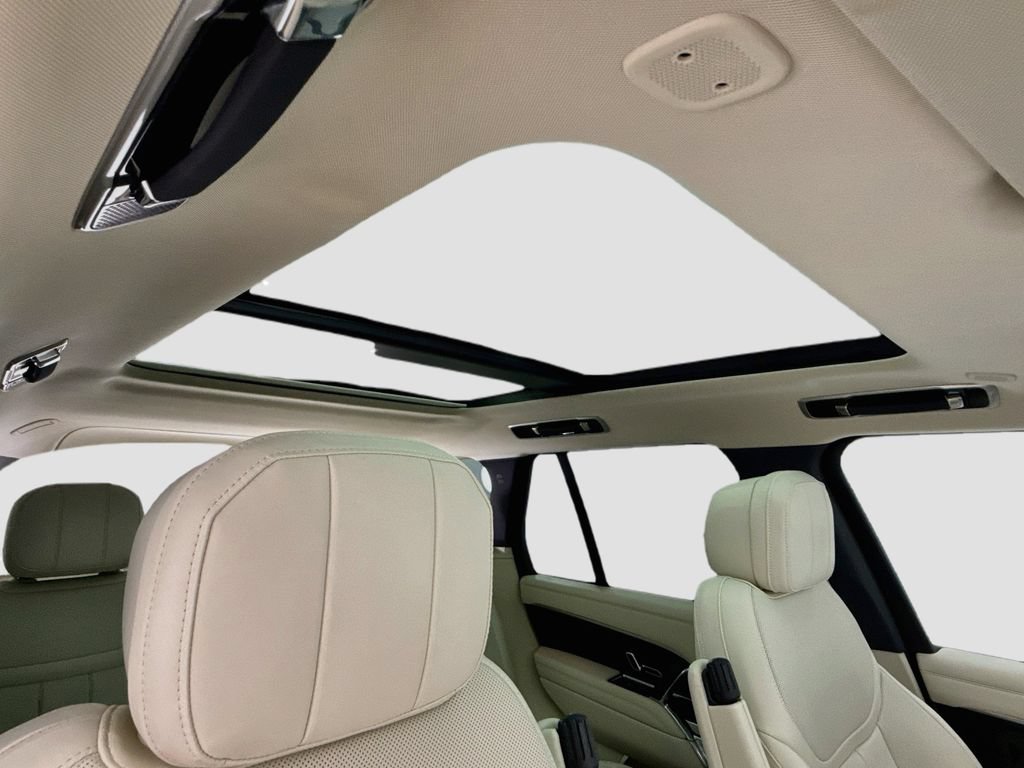Certified 2025 Land Rover Range Rover SE AWD/4WD image 17
