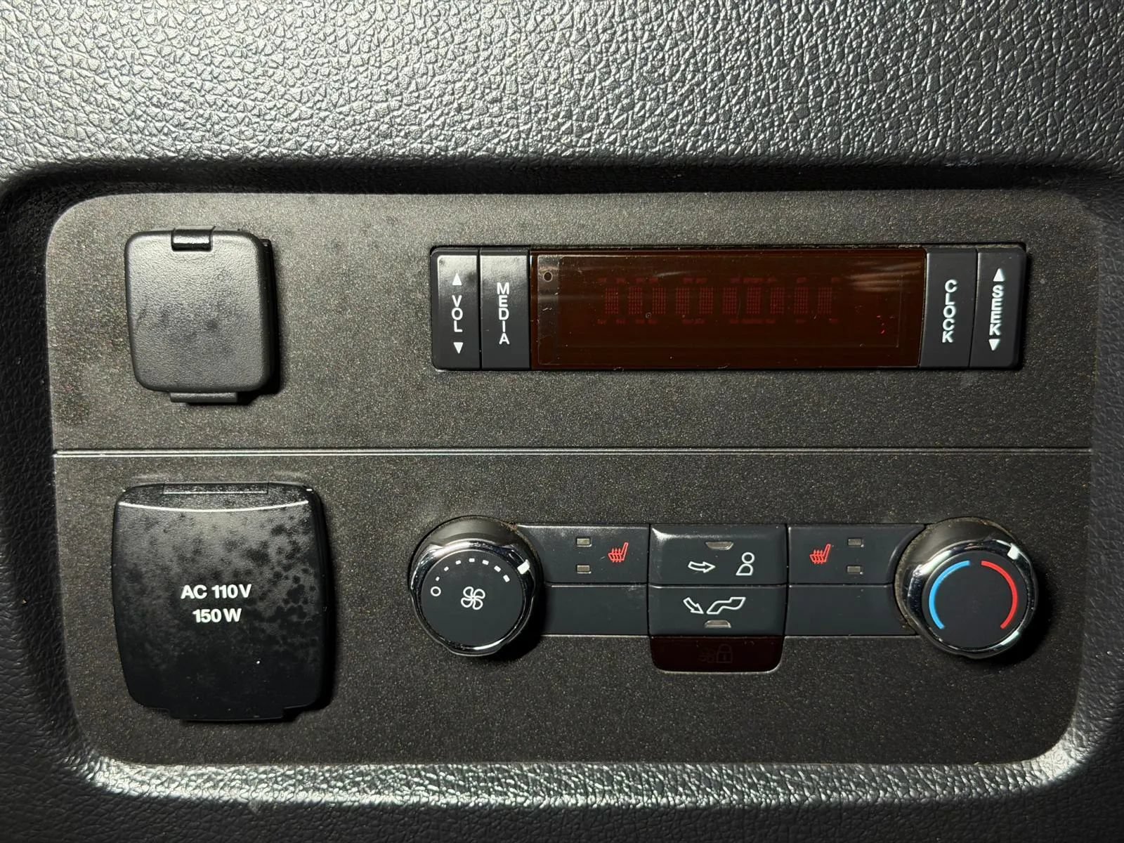 Used 2017 Lincoln Navigator L Select RWD image 24