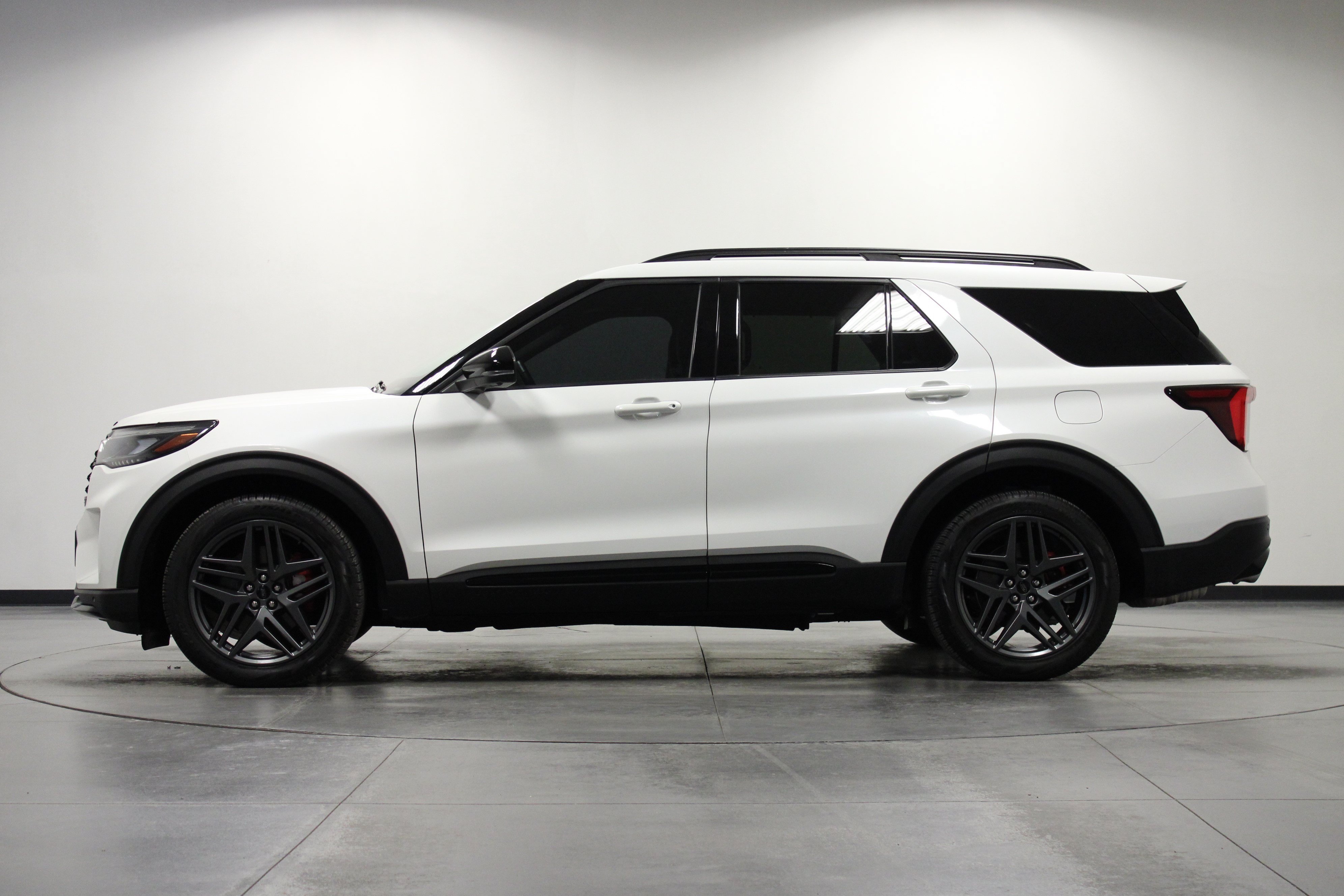Used 2025 Ford Explorer ST AWD/4WD image 7