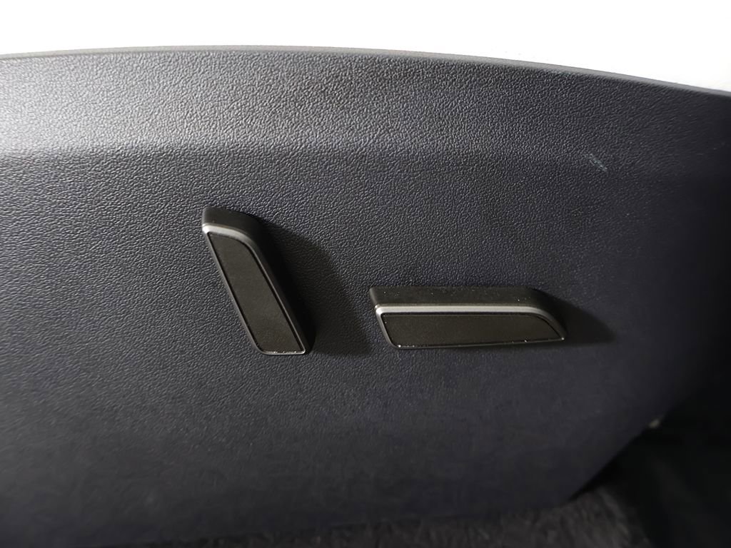 Used 2024 Tesla Model Y Performance image 36