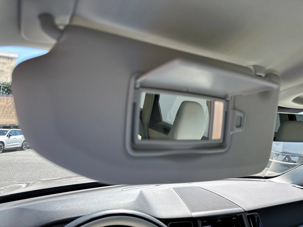 Used 2024 Volvo XC60 B5 Core AWD/4WD image 30