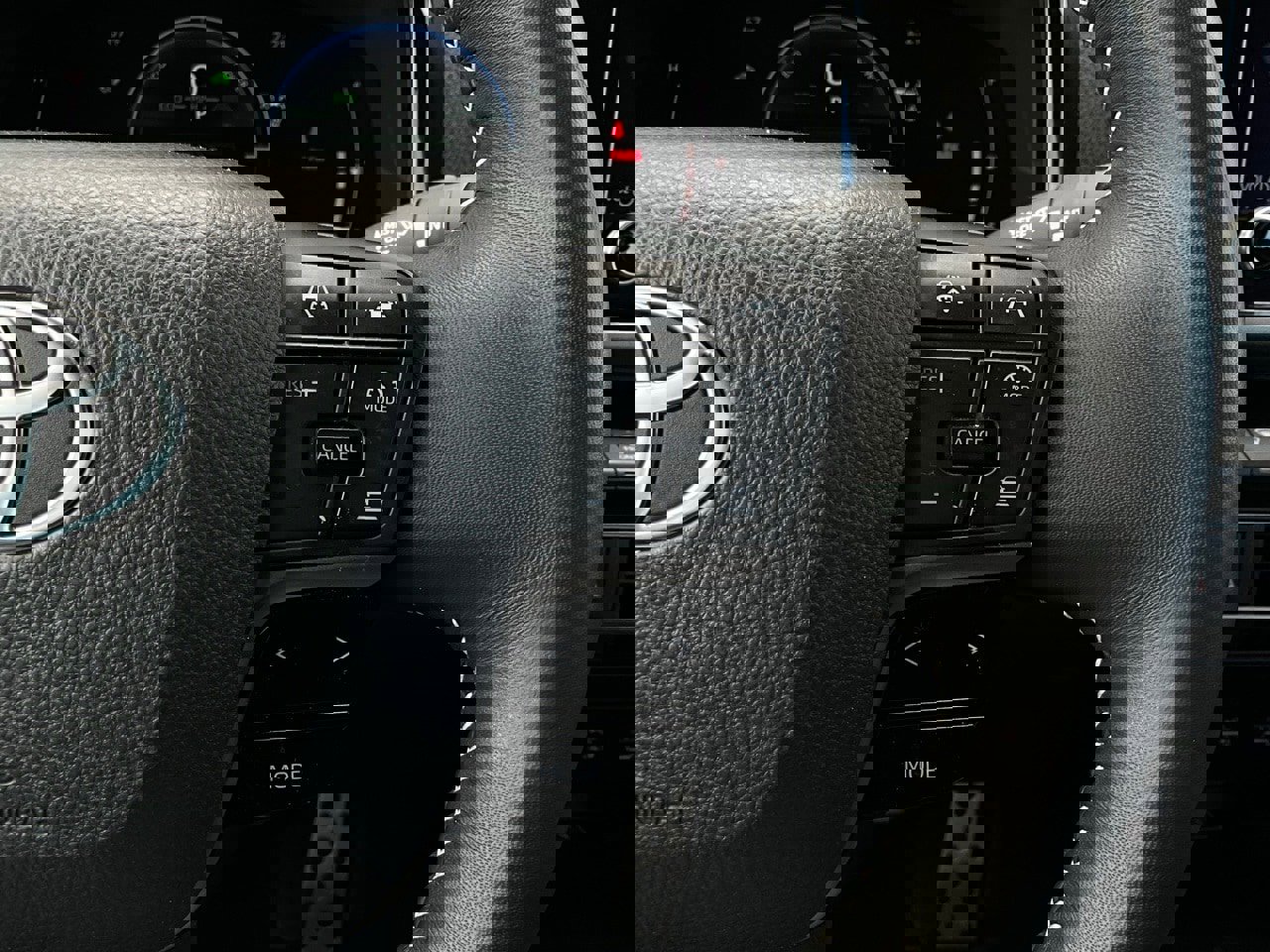 Used 2025 Toyota Camry SE image 34