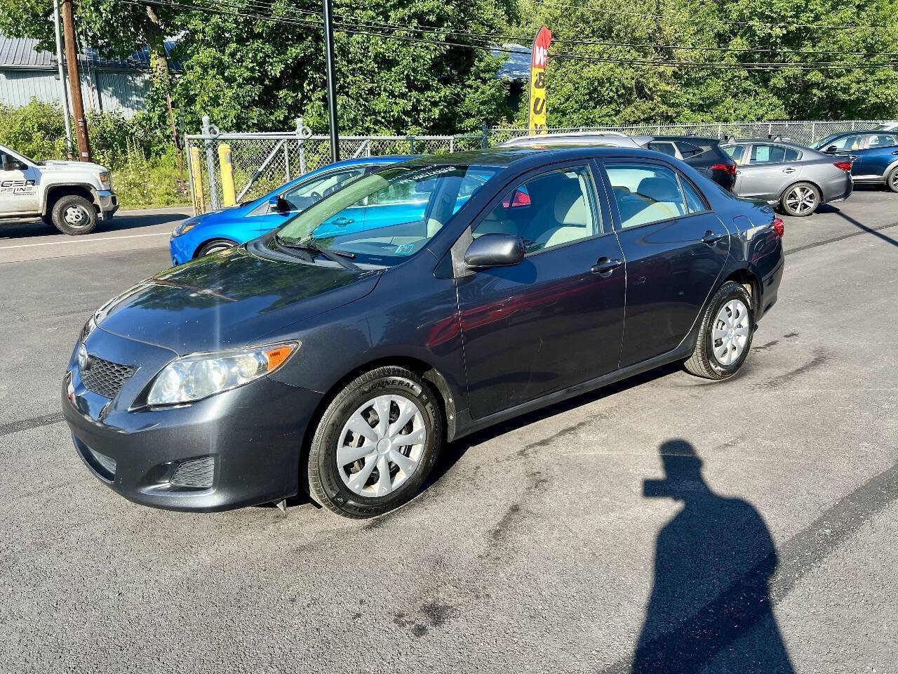 Used 2010 Toyota Corolla LE FWD image 1