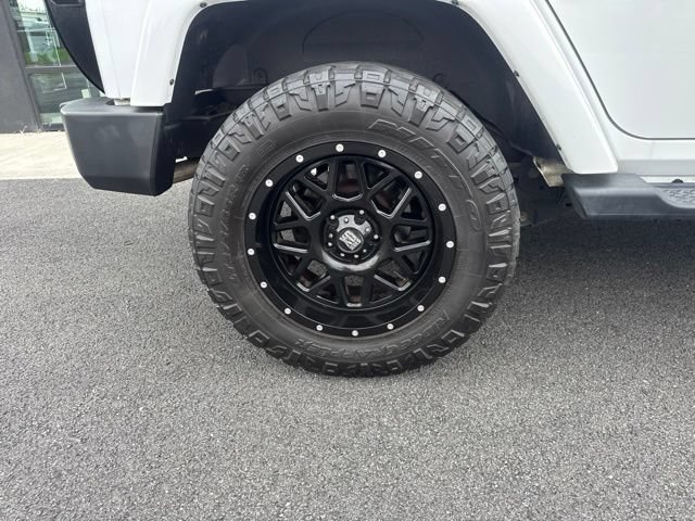 Used 2017 Jeep Wrangler Unlimited Sahara w/ Connectivity Group AWD/4WD image 10