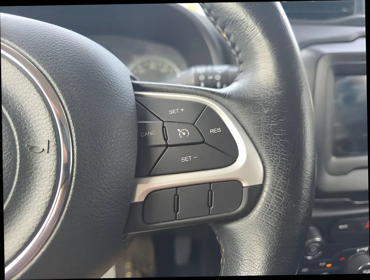 Used 2019 Jeep Renegade Latitude w/ Cold Weather Group AWD/4WD image 23
