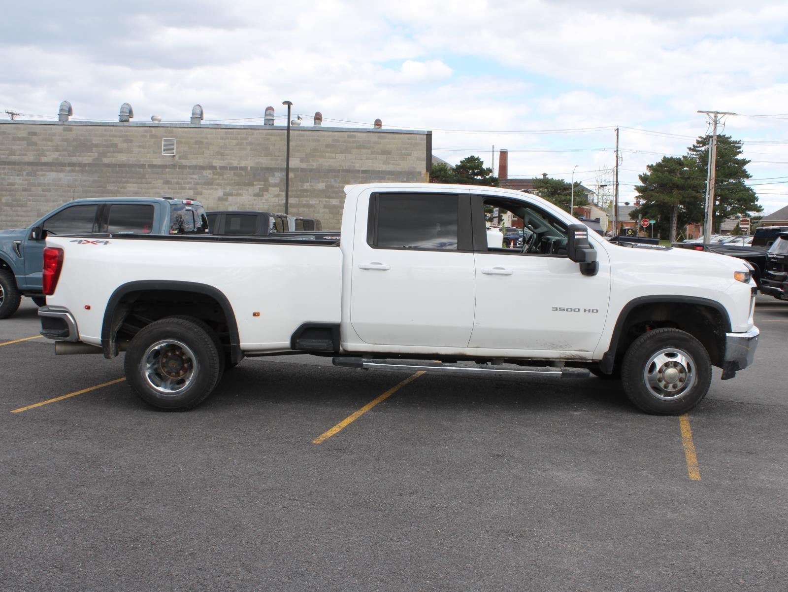 Used 2021 Chevrolet Silverado 3500 LT w/ All Star Edition AWD/4WD image 4