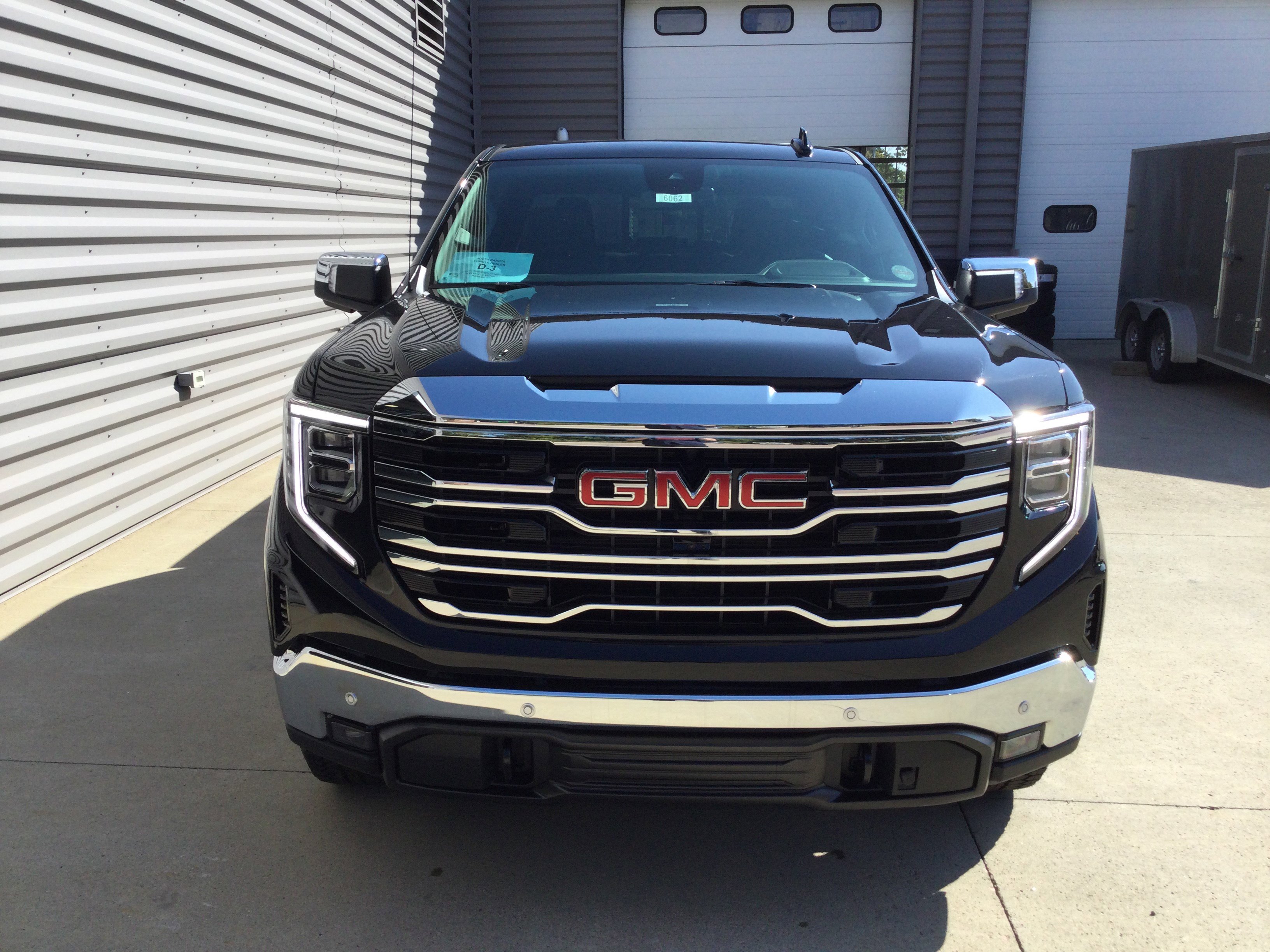 New 2026 GMC Sierra 1500 SLT w/ SLT Premium Package image 3