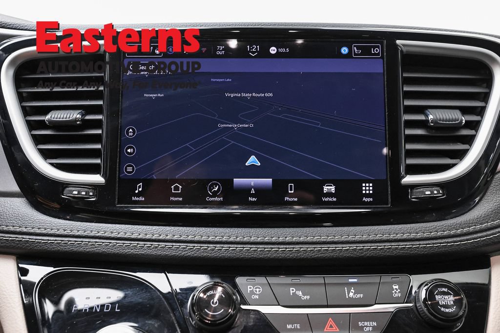 Used 2022 Chrysler Pacifica Touring-L w/ Uconnect Theater Family Group FWD image 19