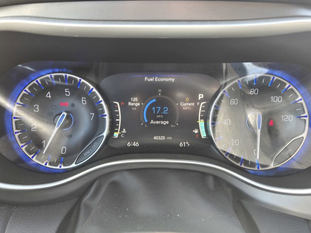 Used 2022 Chrysler Pacifica Touring-L FWD image 11