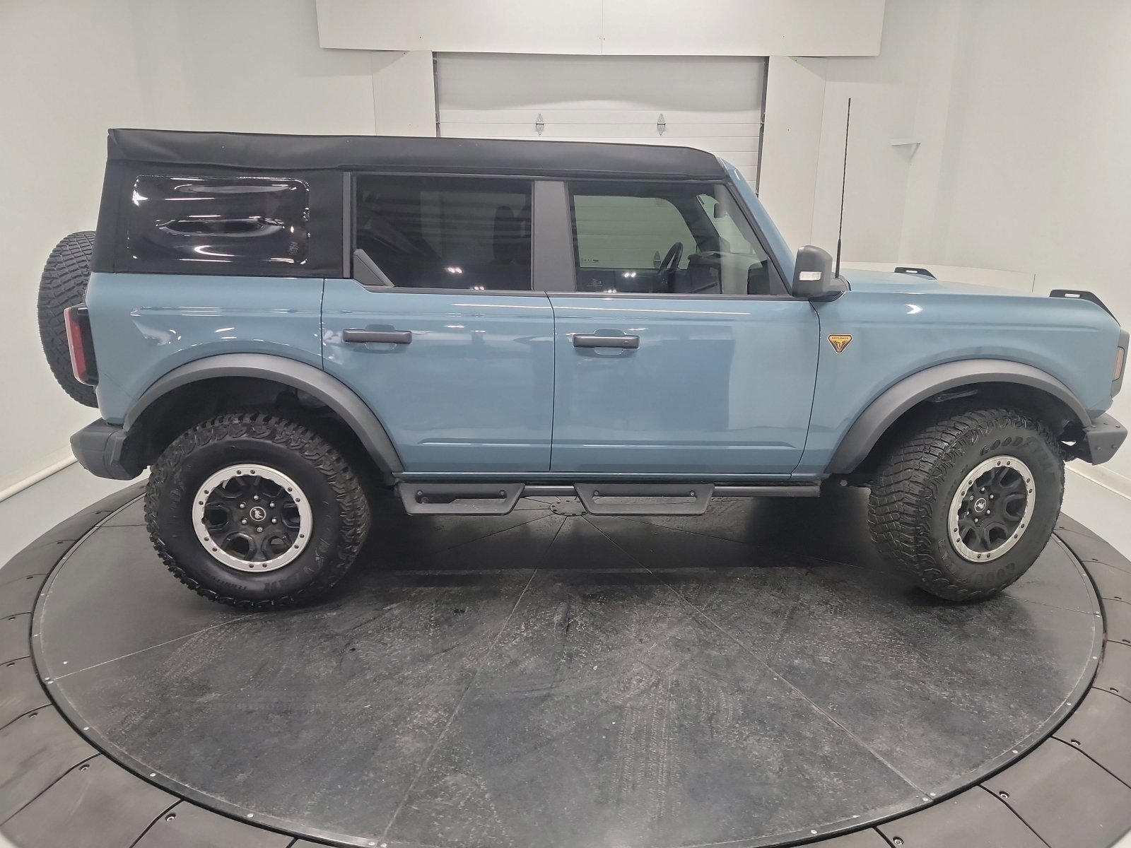 Used 2023 Ford Bronco Badlands image 11