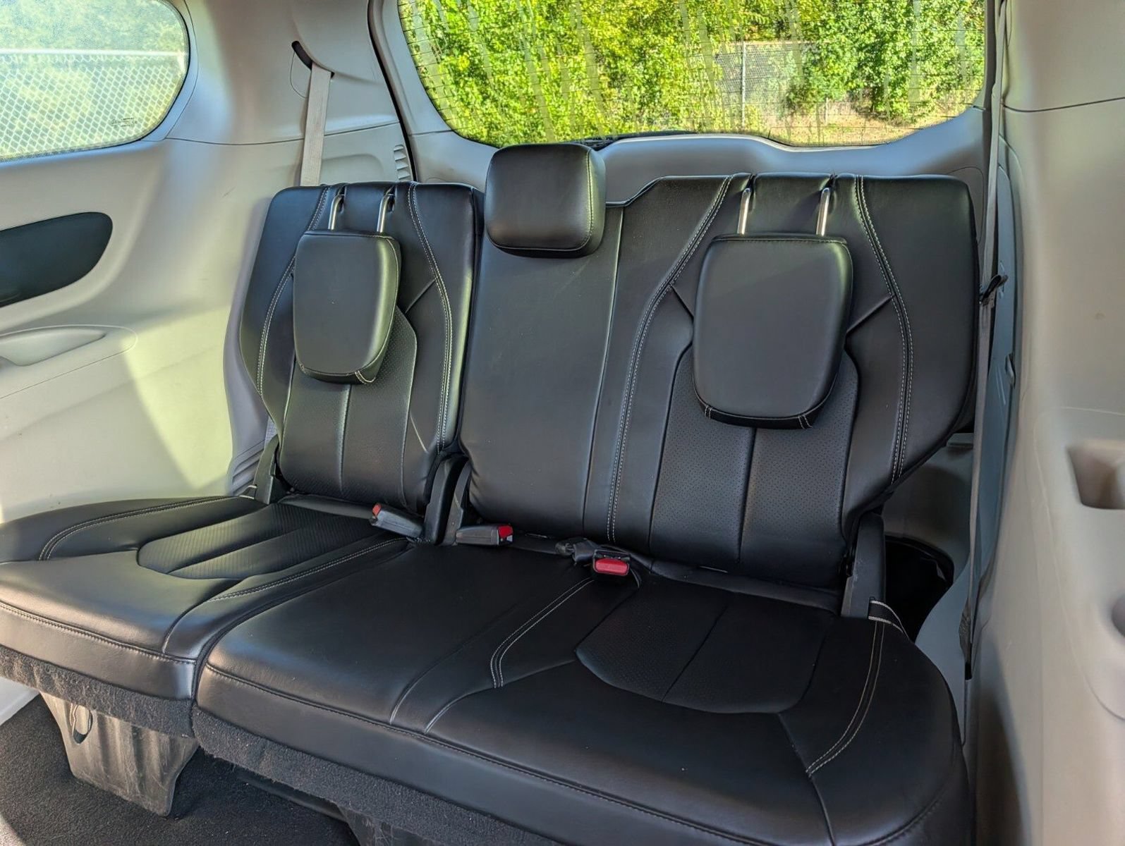 Used 2023 Chrysler Pacifica Touring-L FWD image 22