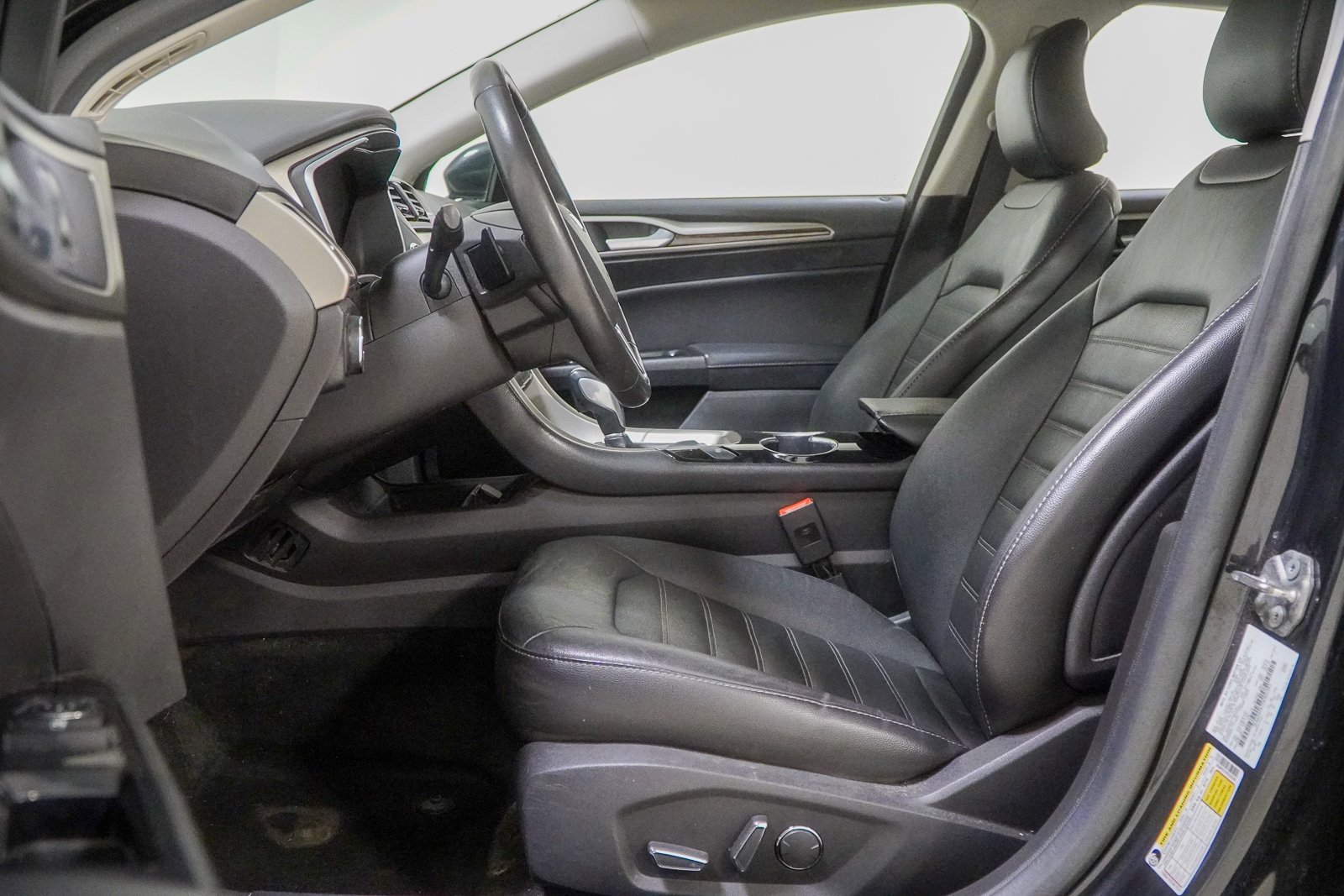 Used 2015 Ford Fusion SE w/ Equipment Group 202A image 19