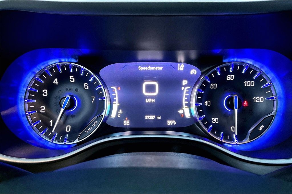 Used 2024 Chrysler Pacifica Touring-L image 23