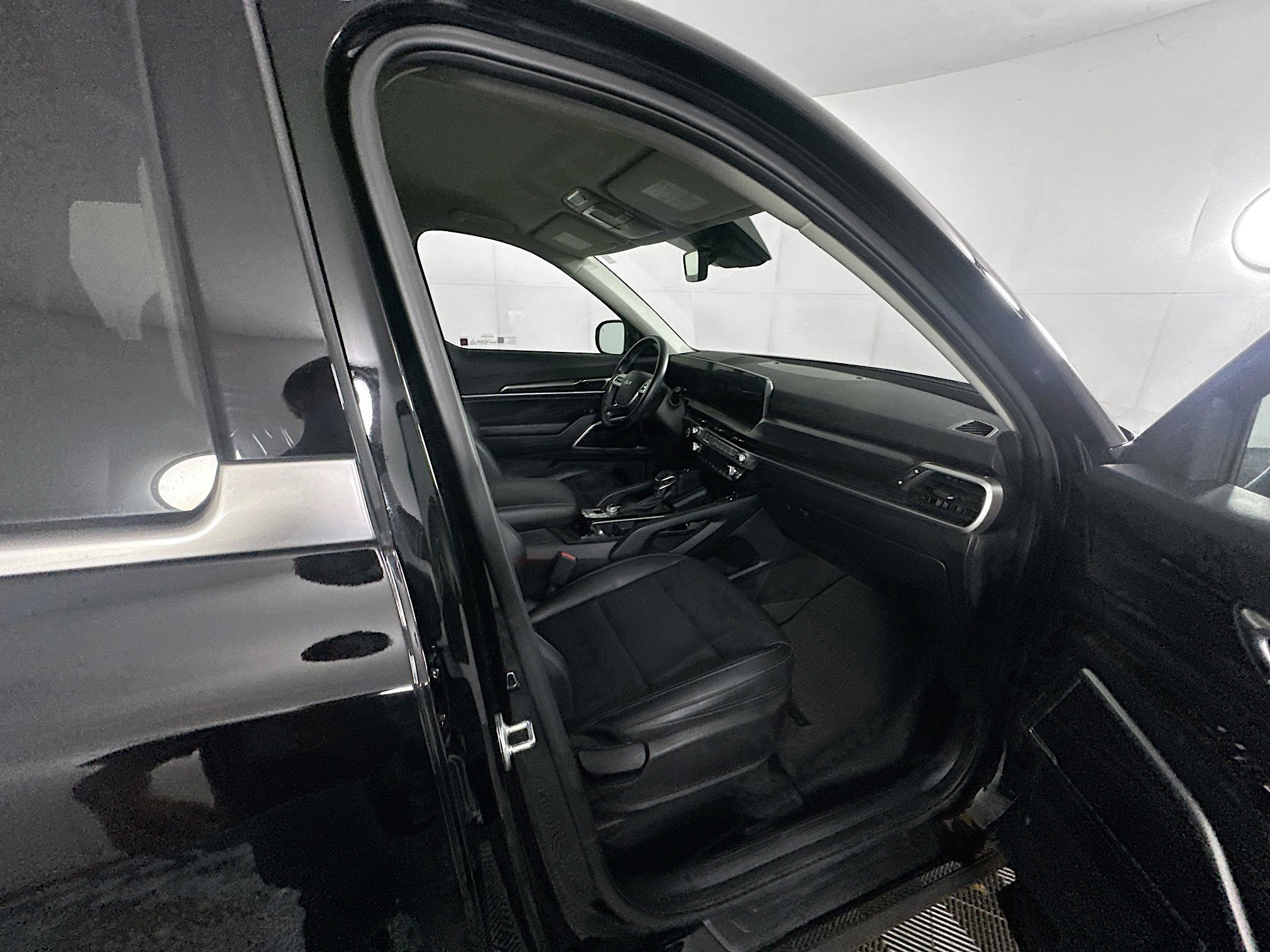 Used 2023 Kia Telluride S image 32