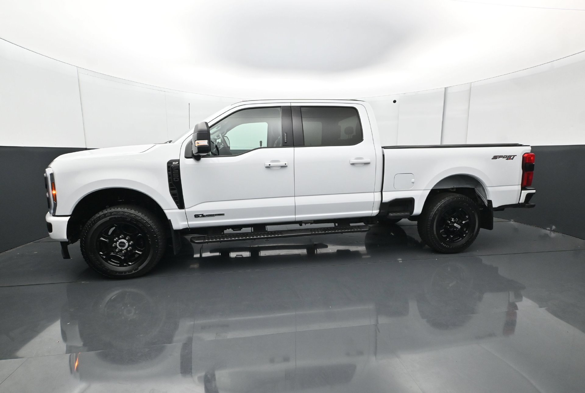Used 2024 Ford F250 XLT w/ XLT Premium Package AWD/4WD image 3