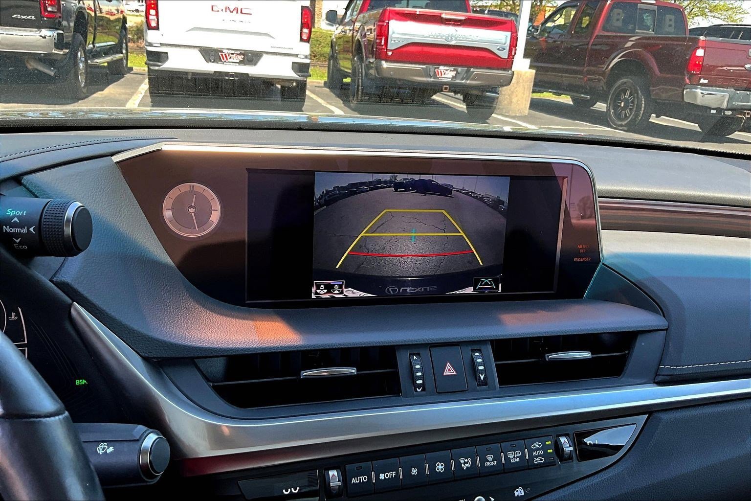 Used 2021 Lexus ES 300h w/ Premium Package image 14