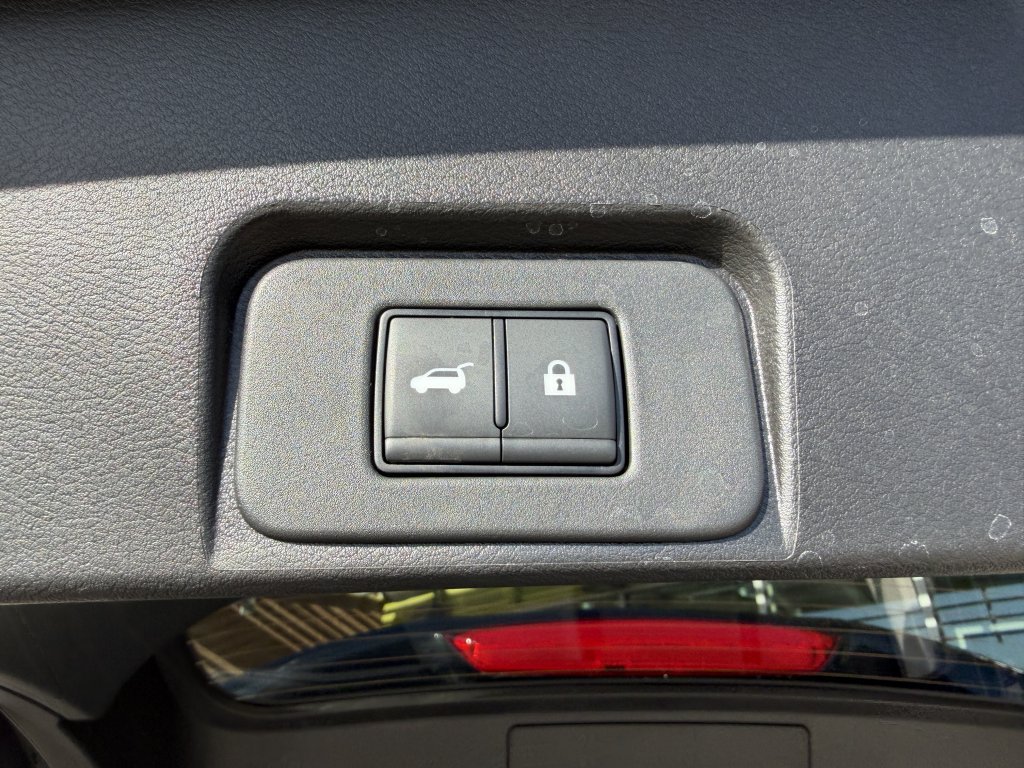 Used 2025 Nissan Rogue SV FWD image 35