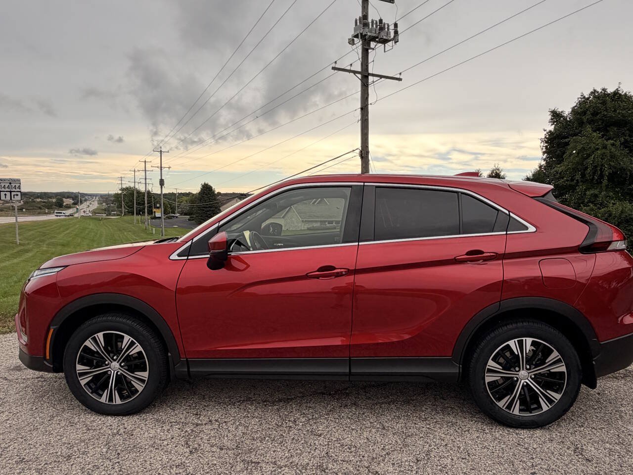Used 2022 Mitsubishi Eclipse Cross AWD image 2