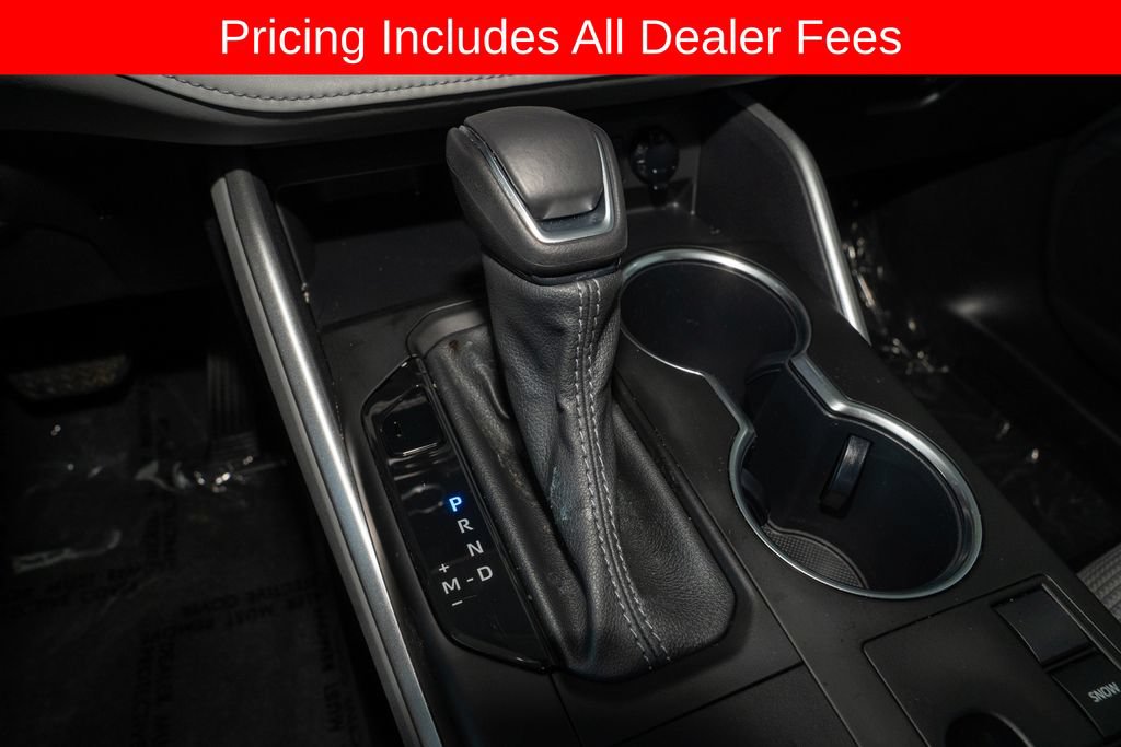 Used 2023 Toyota Highlander LE FWD image 17