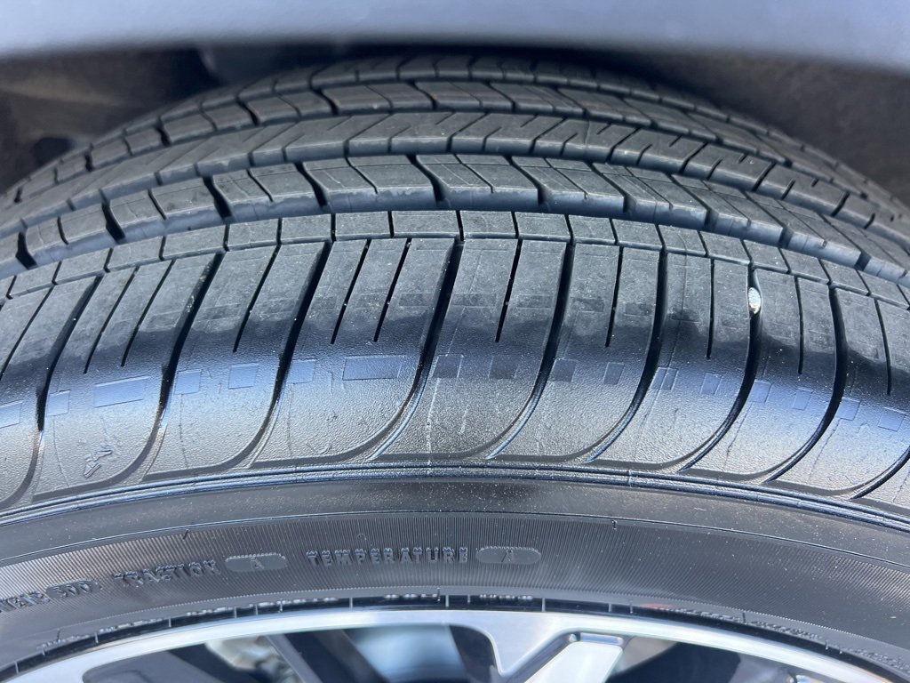 Used 2022 Ford Escape SE w/ SE Sport Appearance Package image 10