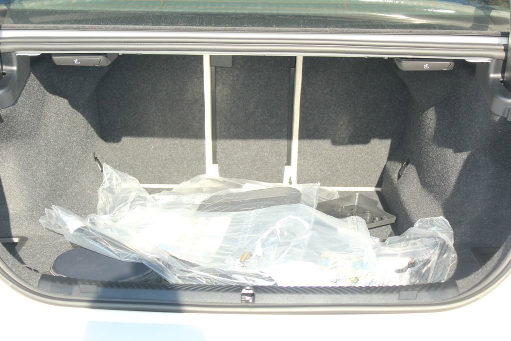 New 2026 BMW 530i xDrive w/ Premium Package AWD/4WD image 8