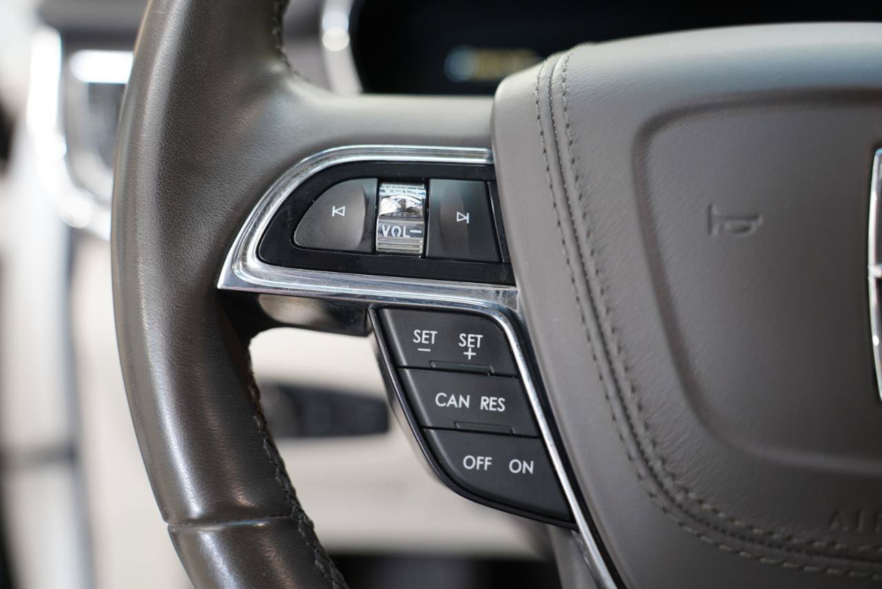 Used 2018 Lincoln Continental Select w/ Continental Climate Package FWD image 13