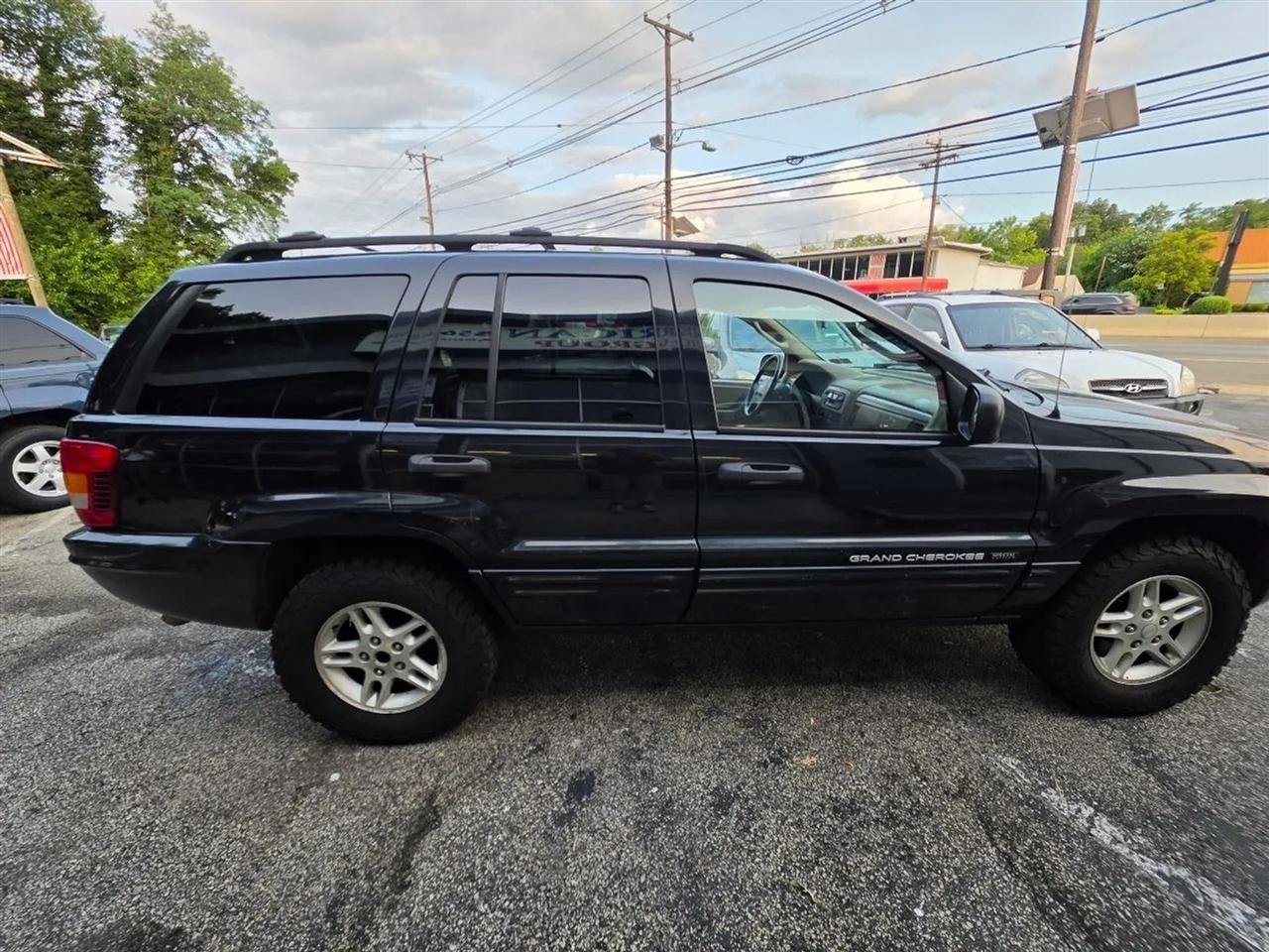 Used 2004 Jeep Grand Cherokee Laredo AWD/4WD image 8