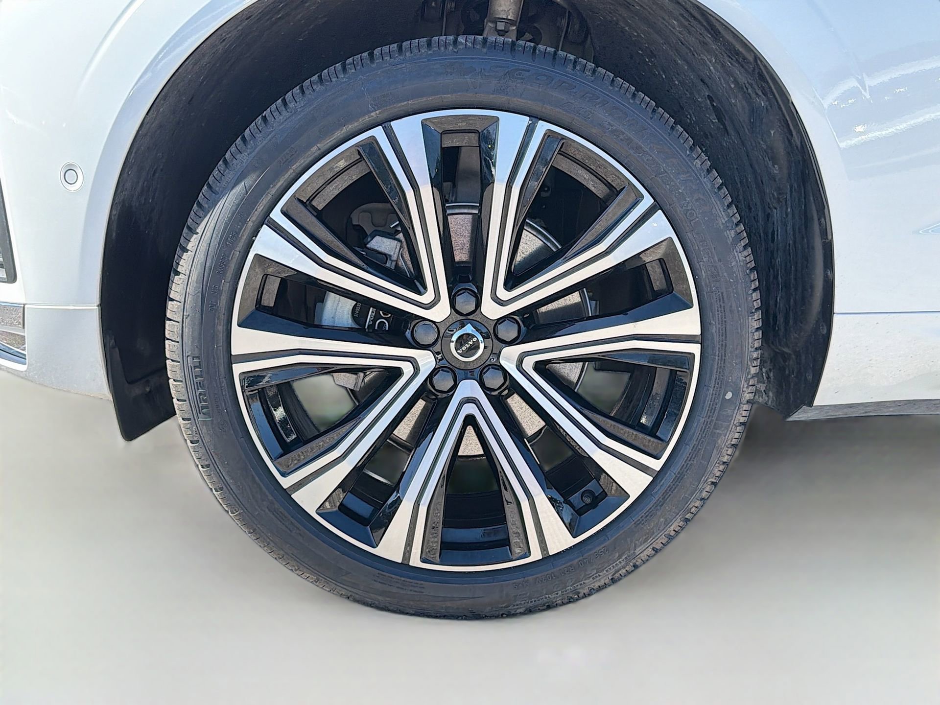 Used 2023 Volvo XC60 B5 Ultimate w/ Climate Package image 40