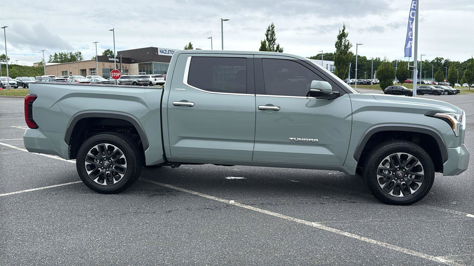 Used 2026 Toyota Tundra Limited AWD/4WD image 4