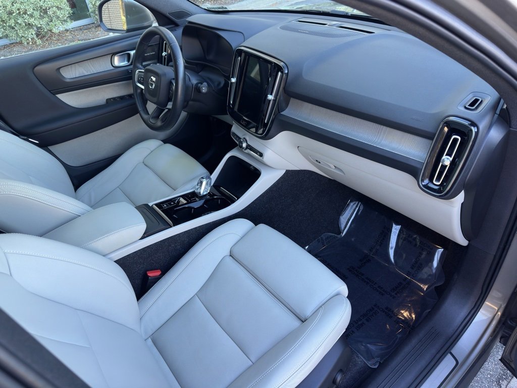 Used 2020 Volvo XC40 T4 Inscription image 40