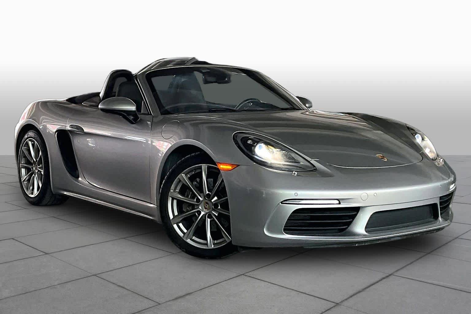 Used 2017 Porsche 718 Boxster image 2