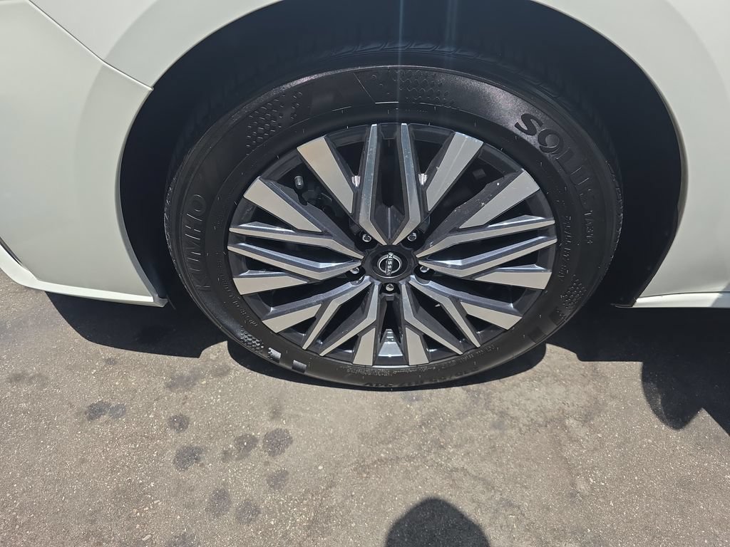Used 2025 Nissan Altima 2.5 SV FWD image 24