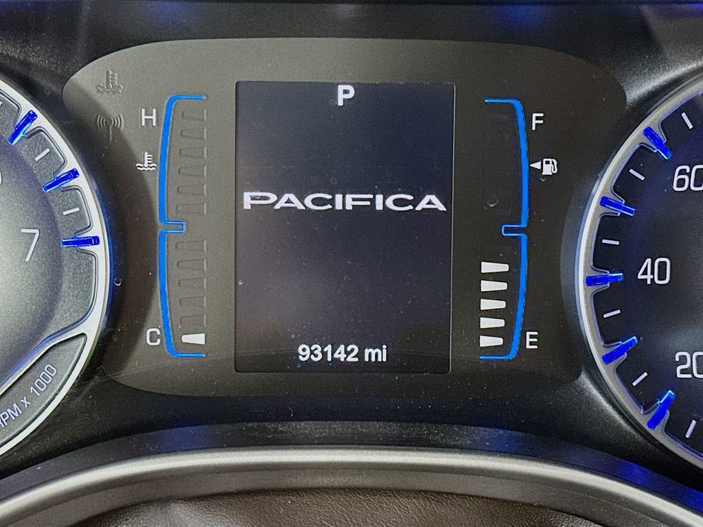 Used 2017 Chrysler Pacifica Touring-L FWD image 15
