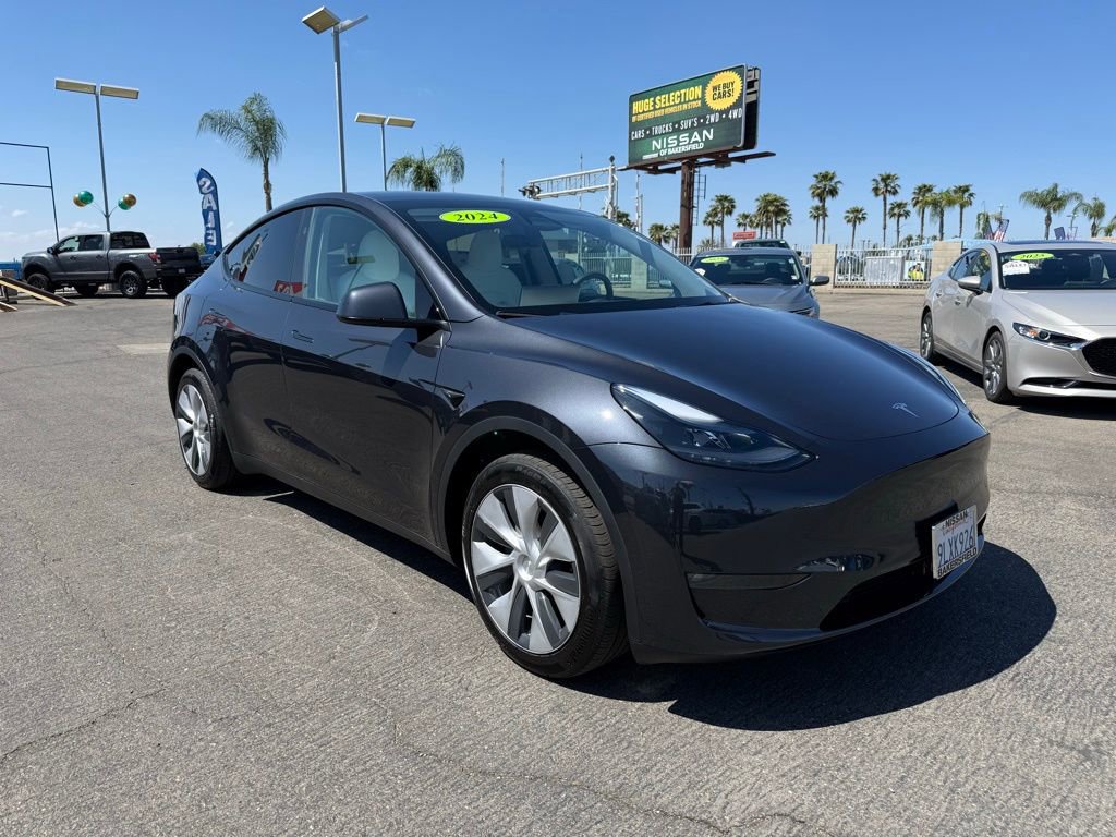 Used 2024 Tesla Model Y Long Range AWD/4WD image 1