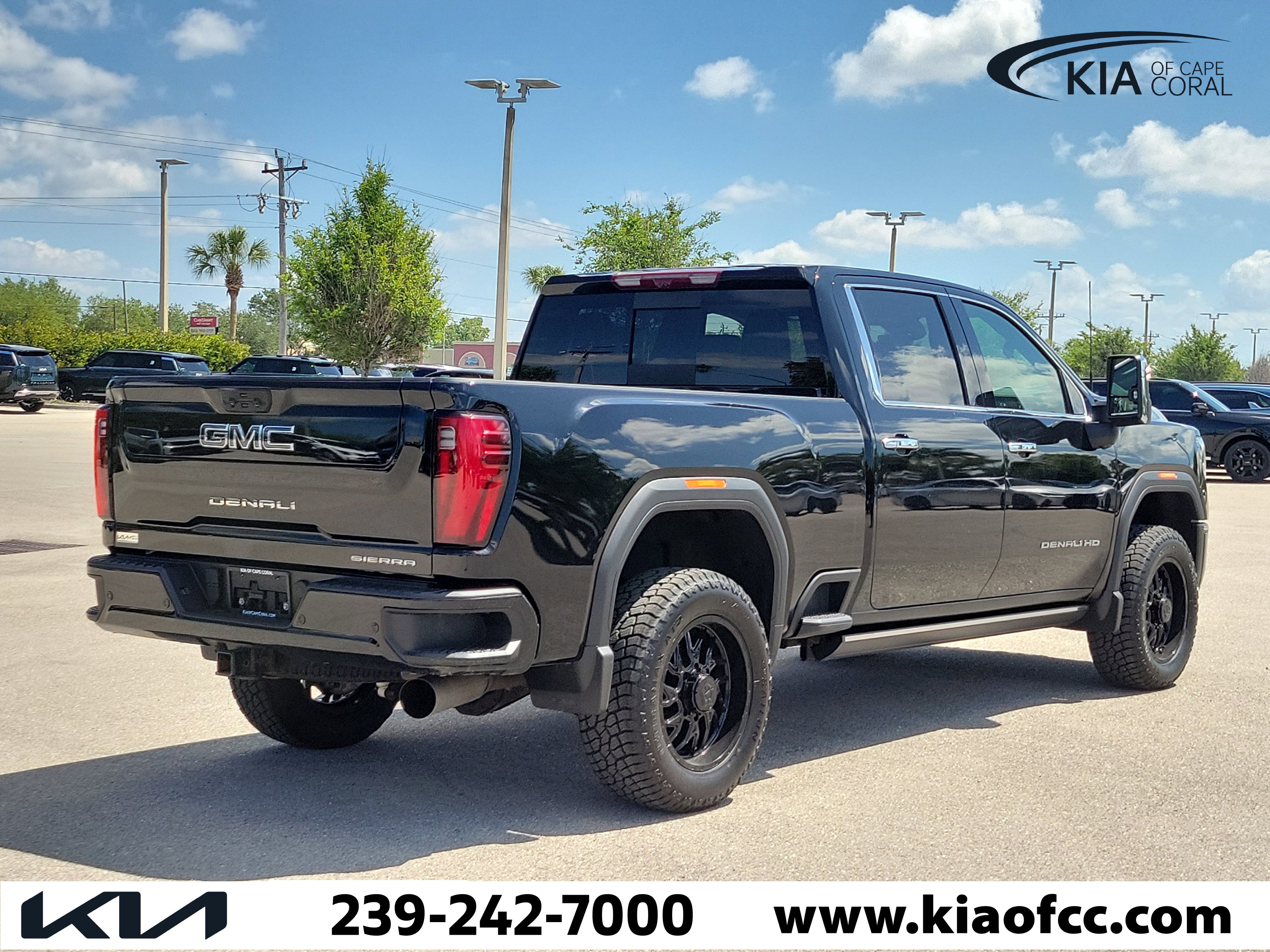 Used 2024 GMC Sierra 2500 Denali Ultimate w/ Snow Plow Prep/Camper Package AWD/4WD image 6