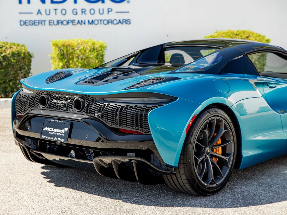 Used 2025 McLaren Artura Spider image 9