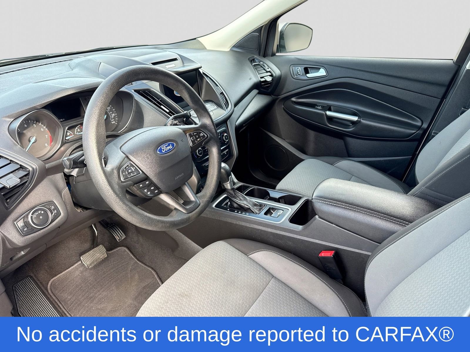 Used 2017 Ford Escape SE w/ Equipment Group 201A image 2