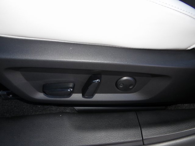 New 2025 Mitsubishi Outlander SE image 17