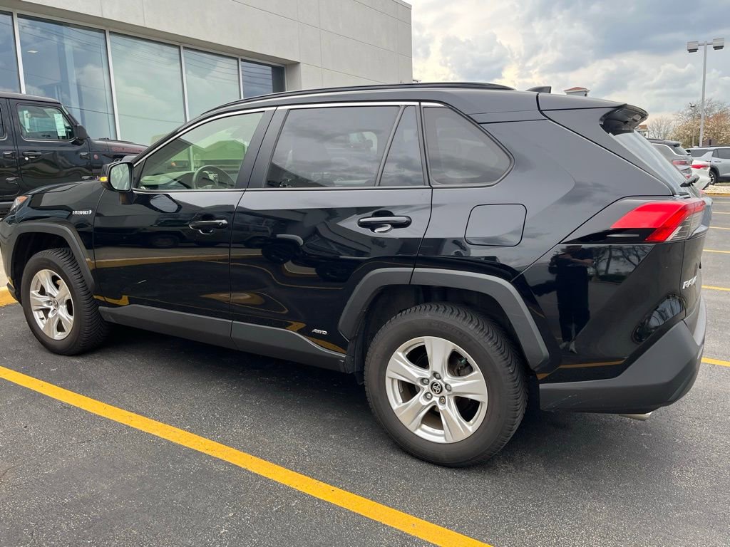 Used 2021 Toyota RAV4 XLE w/ Convenience Package AWD/4WD image 5