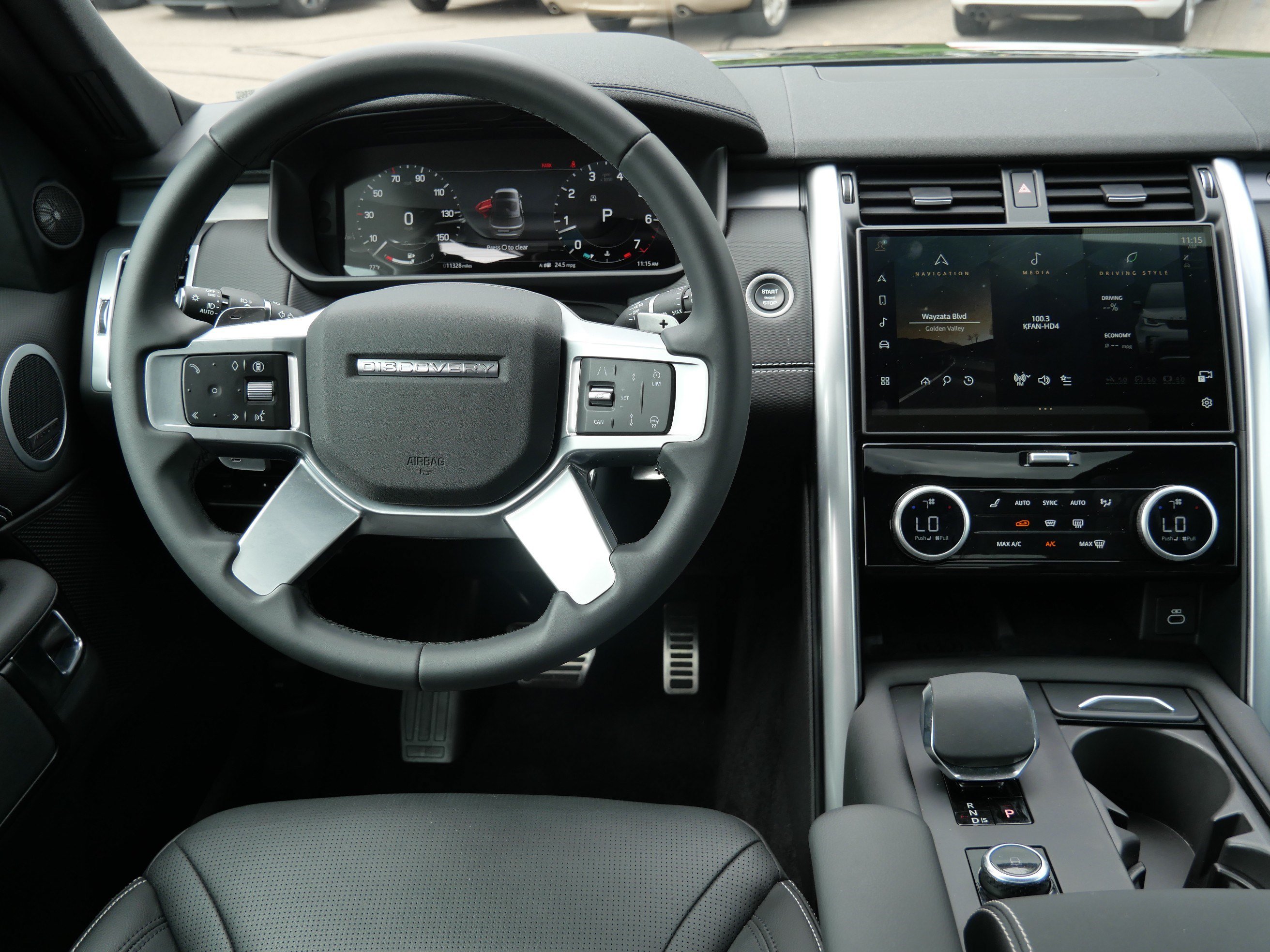 Certified 2025 Land Rover Discovery Dynamic SE AWD/4WD image 19