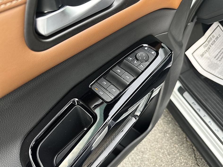 Certified 2026 Nissan Pathfinder Platinum image 21