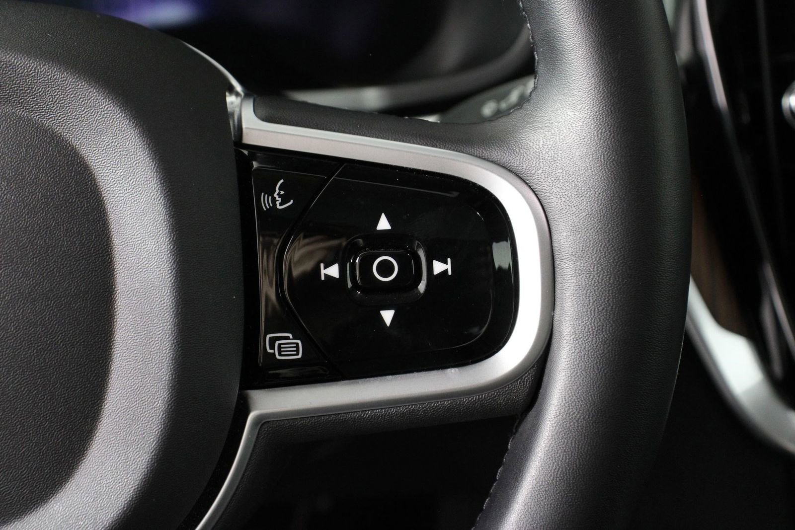 Certified 2025 Volvo V60 B5 Cross Country Plus image 11