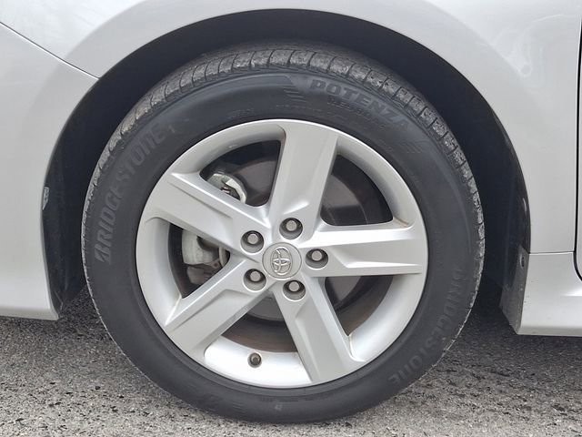 Used 2014 Toyota Camry SE w/ Moonroof Package image 10