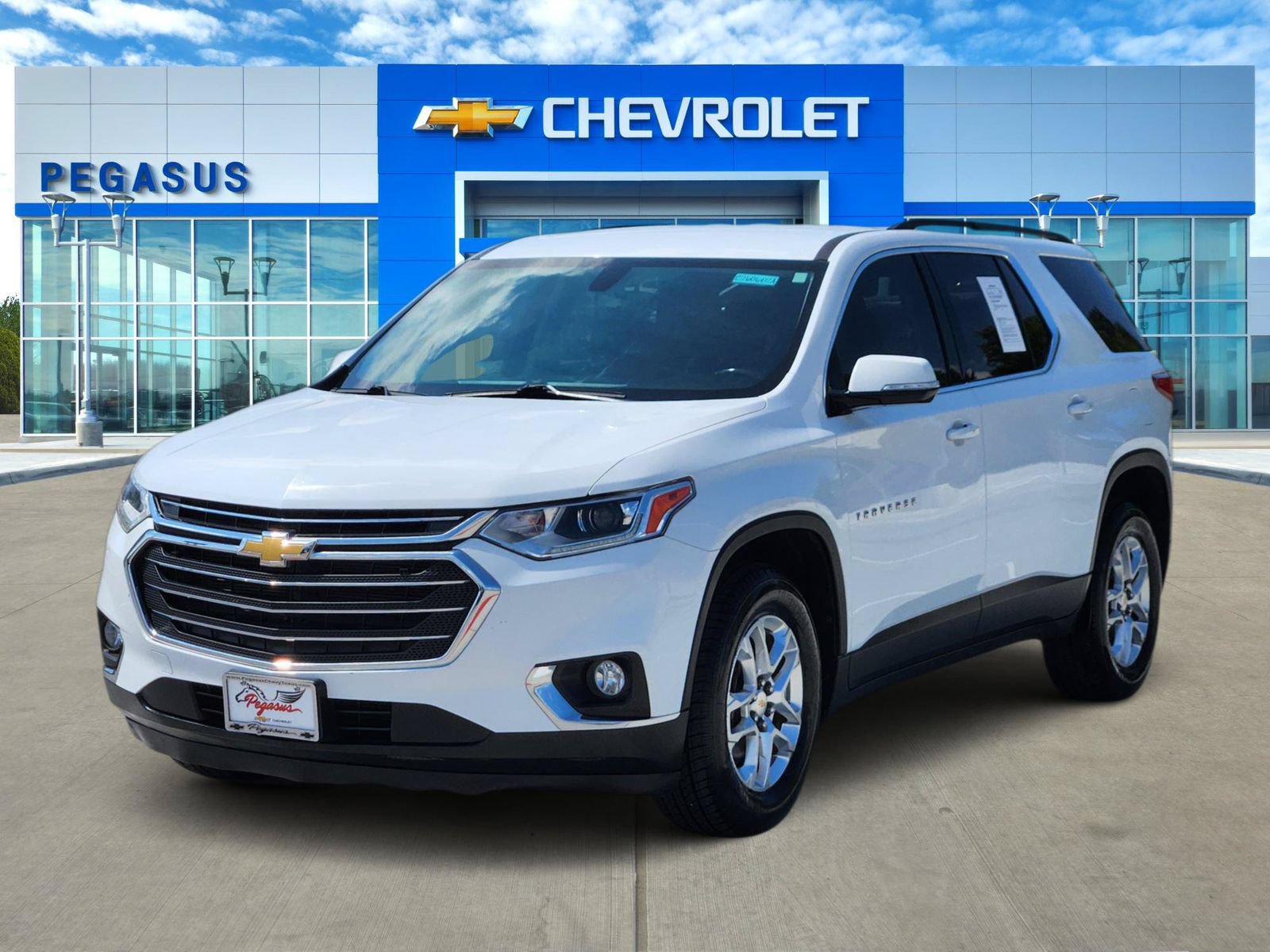 Used 2019 Chevrolet Traverse LT FWD image 2