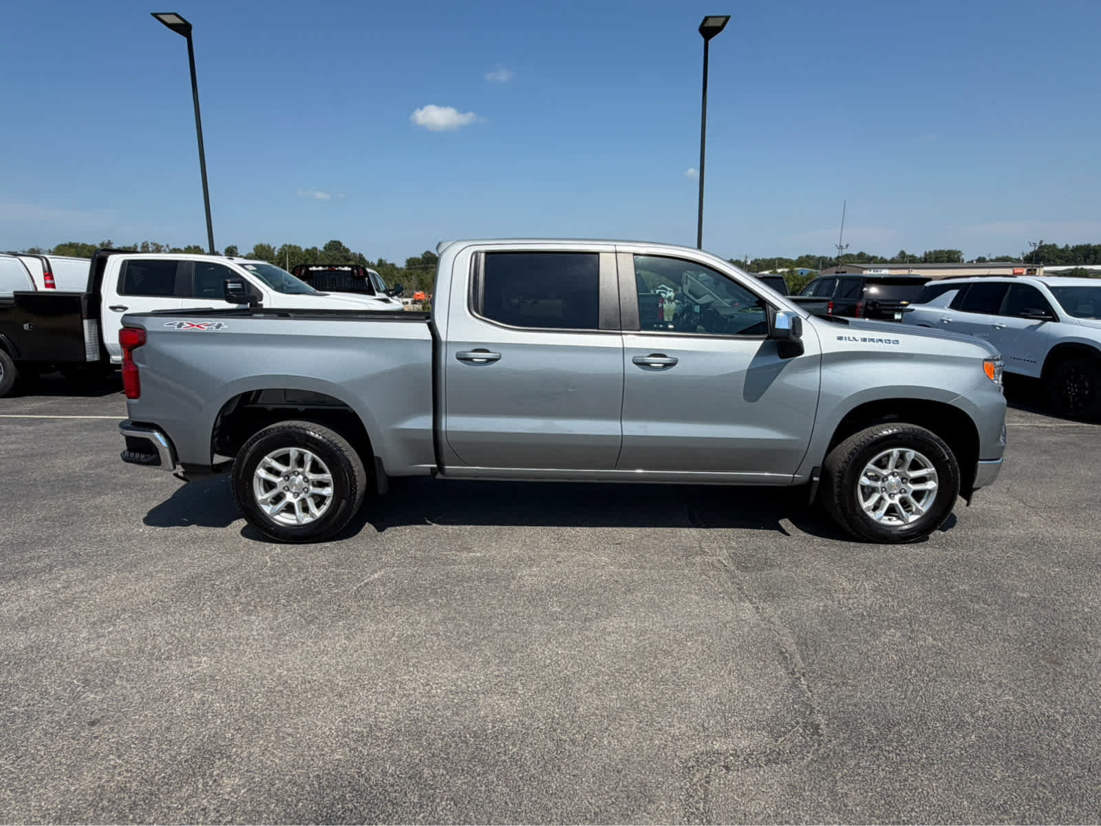 Used 2024 Chevrolet Silverado 1500 LT AWD/4WD image 5
