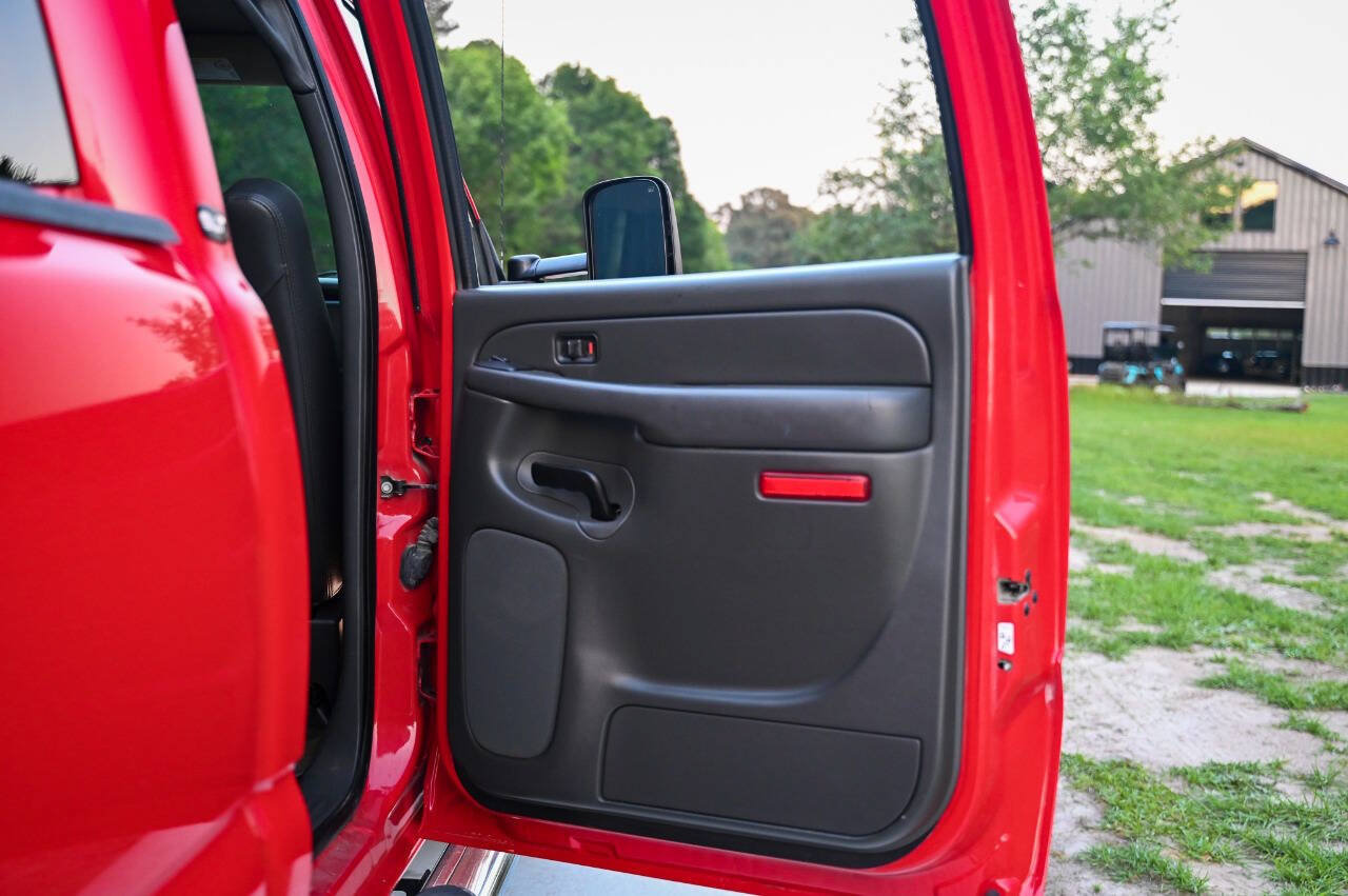 Used 2006 GMC Sierra 2500 SLT w/ Heavy-Duty Power Package AWD/4WD image 68