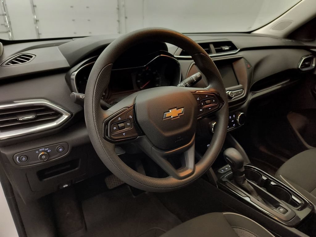 Used 2023 Chevrolet TrailBlazer LT AWD/4WD image 4