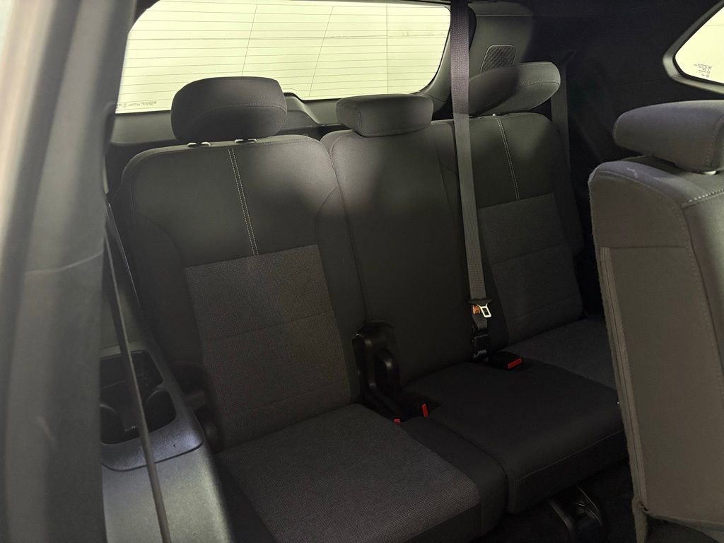 Used 2025 GMC Acadia Elevation image 42