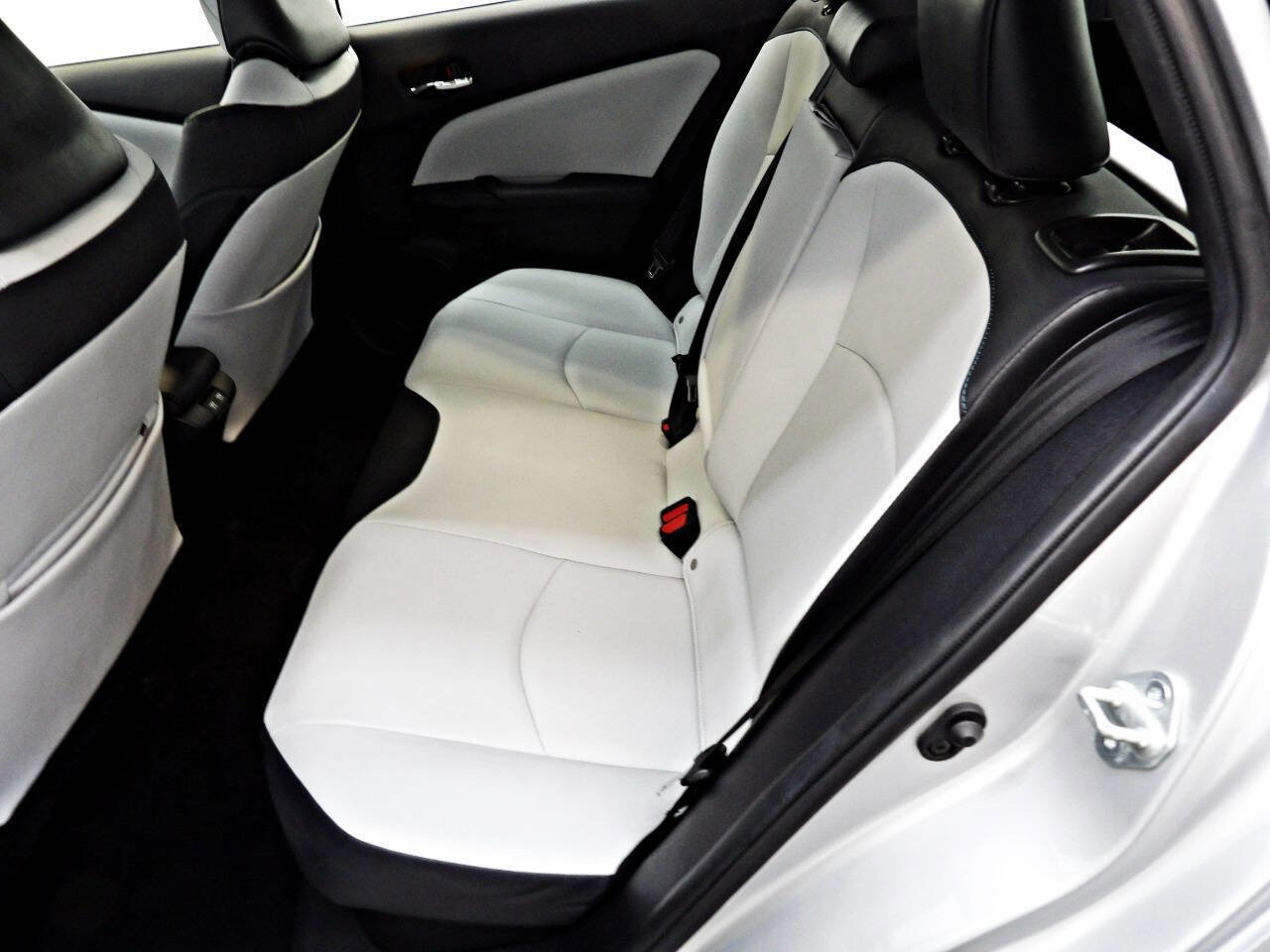 Used 2020 Toyota Prius XLE w/ Advanced Technology Package image 10