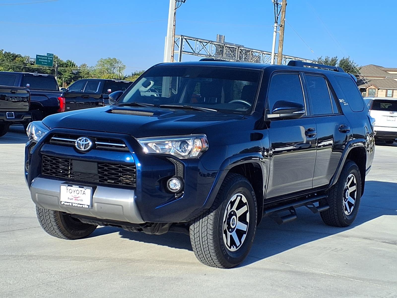 Used 2022 Toyota 4Runner TRD Off-Road Premium w/ Moonroof Package AWD/4WD image 3
